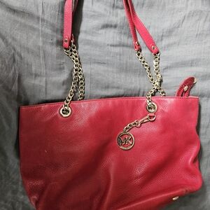 Vibrant Red Leather Shoulder Bag with Chain Accents